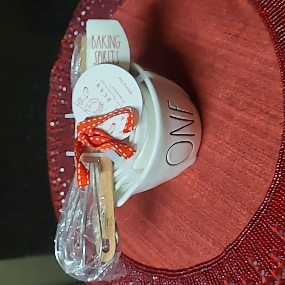 Rae Dunn Measuring Cups & Spatula